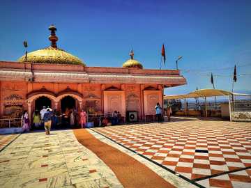 Jwalamukhi temple courtyard
